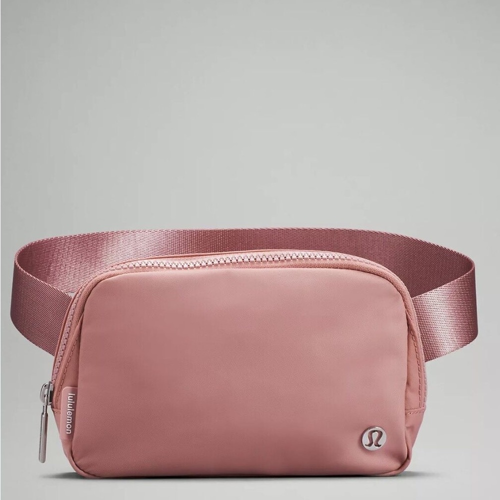 LULULEMON EVERYWHERE BELT BAG IN PINK
